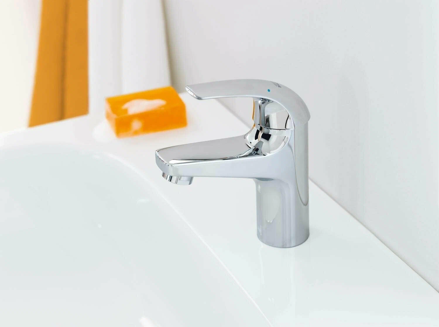 32848000 BauCurve Однорычажный смеситель для раковины, хром